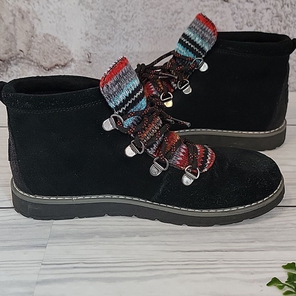 Bobs By Skechers Black Suede Ankle Boots with Multicolor Knit Accents Size 6 - Picture 3 of 9
